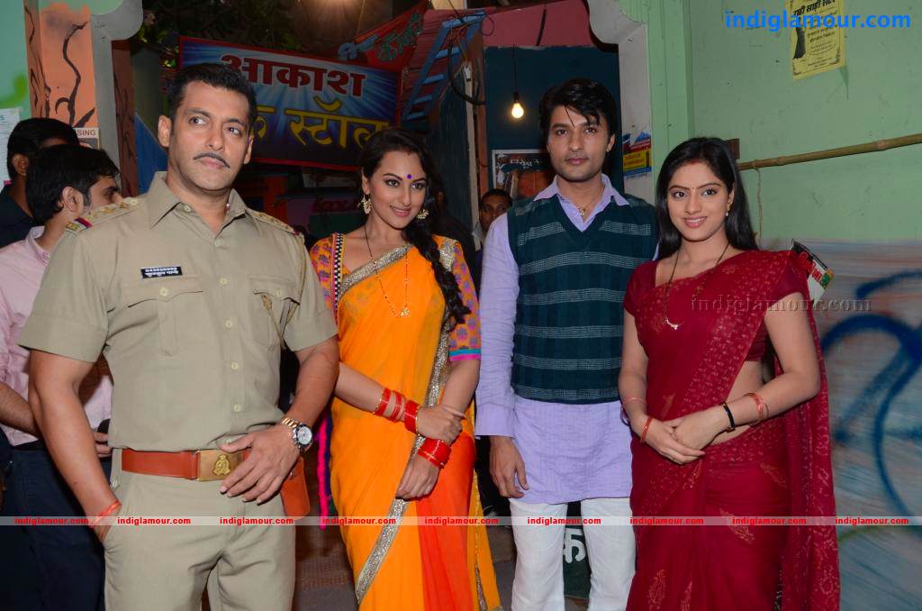 Diya Aur Baati Hum Movie hd photo