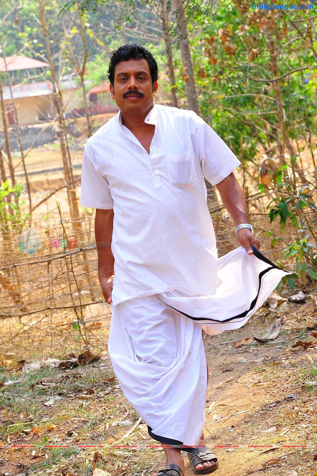 Manikandan Pattambi Actor hd photo