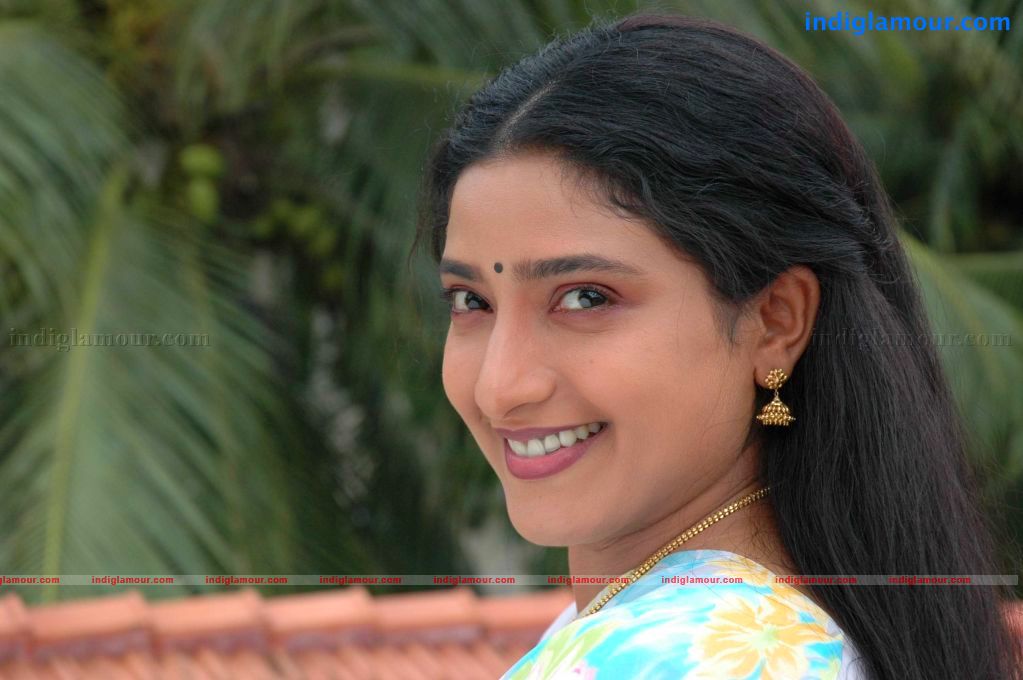 Praveena Actress hd photo