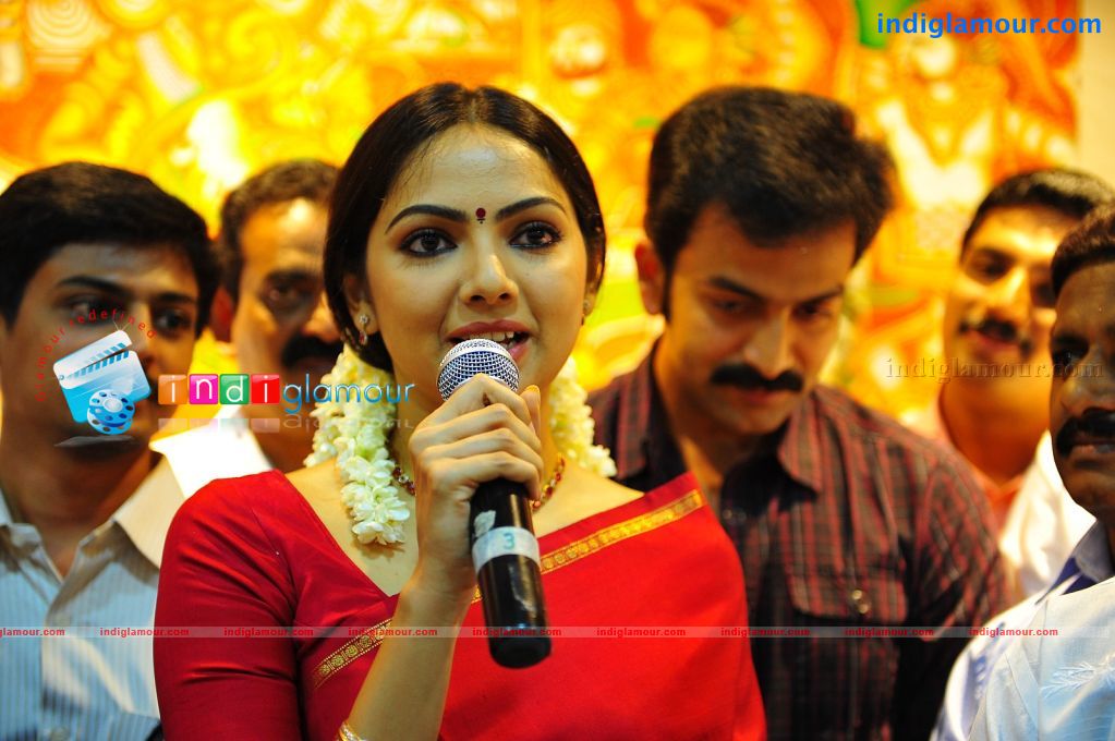 Samvritha Sunil Actress hd photo