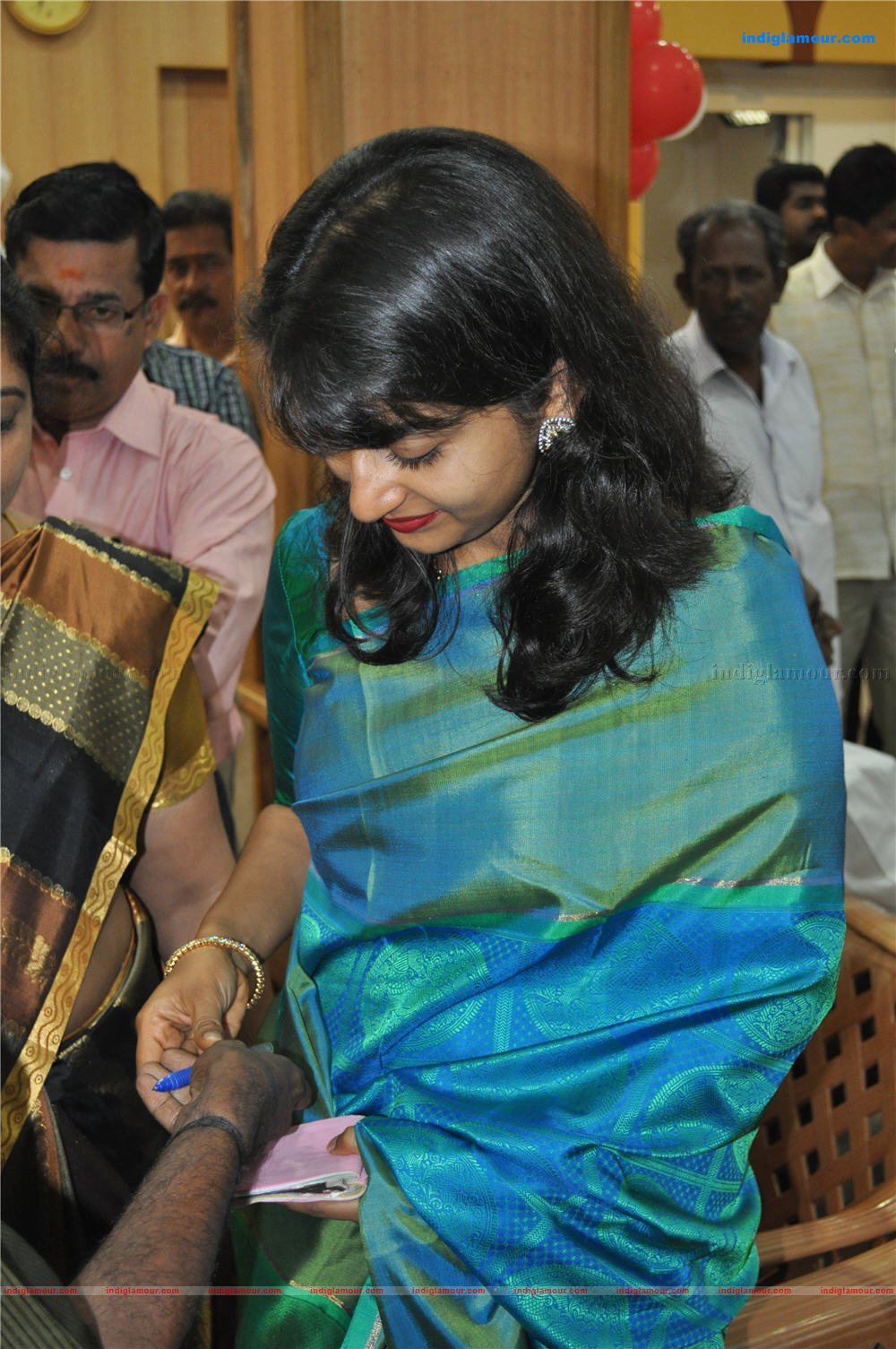 Meera Jasmine Actress hd photo