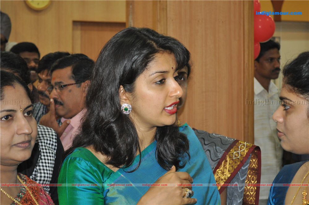 Meera Jasmine Actress hd photo