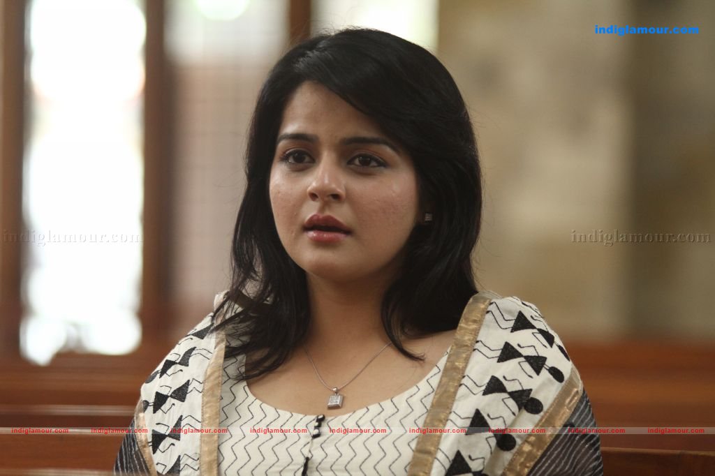 Roma Actress hd photo
