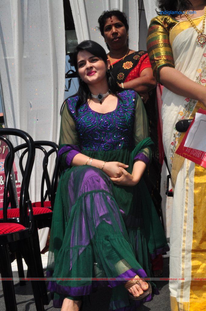 Roma Actress hd photo