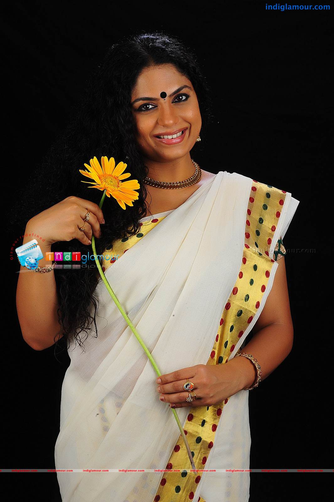Asha Sarath Actress hd photo