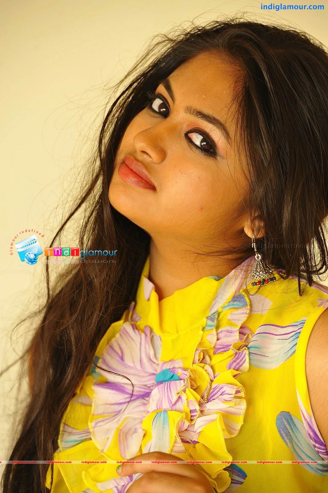 Shaalin Actress hd photo