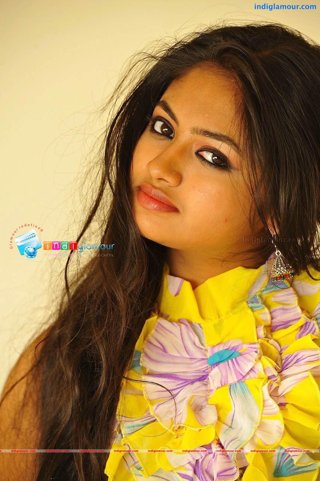 Shaalin Actress hd photo