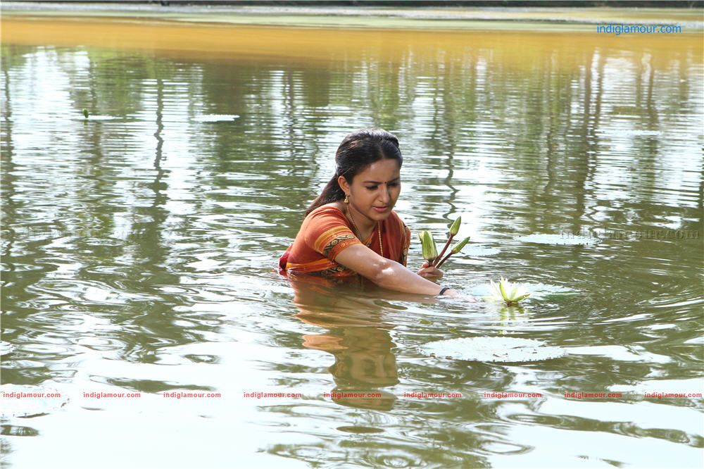 Bhama Actress hd photo