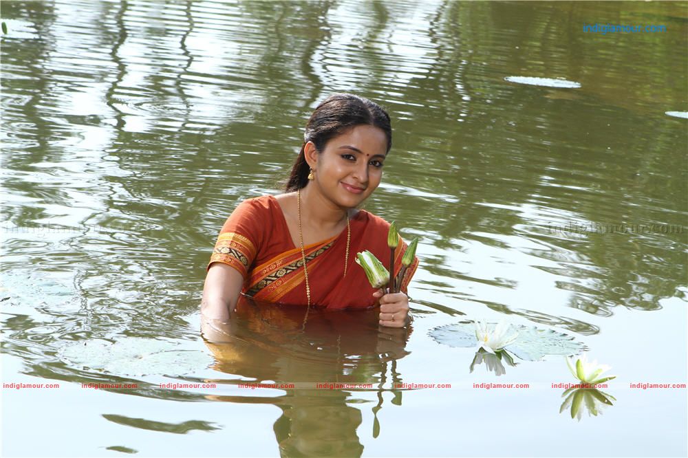 Bhama Actress hd photo