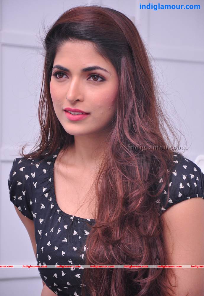 Parvathy Omanakuttan Actress hd photo