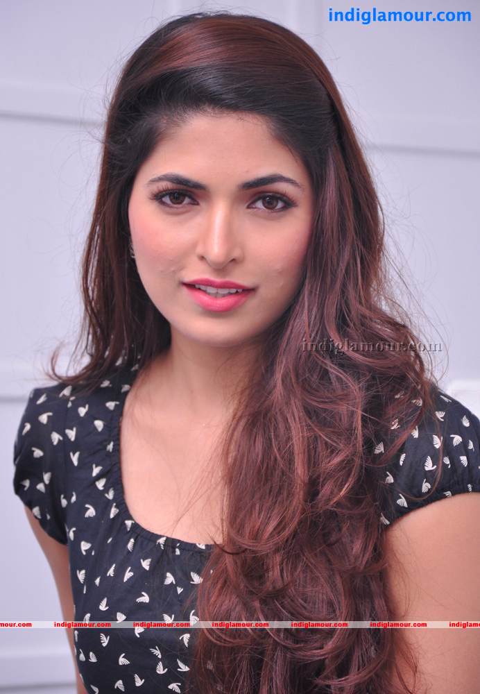 Parvathy Omanakuttan Actress hd photo
