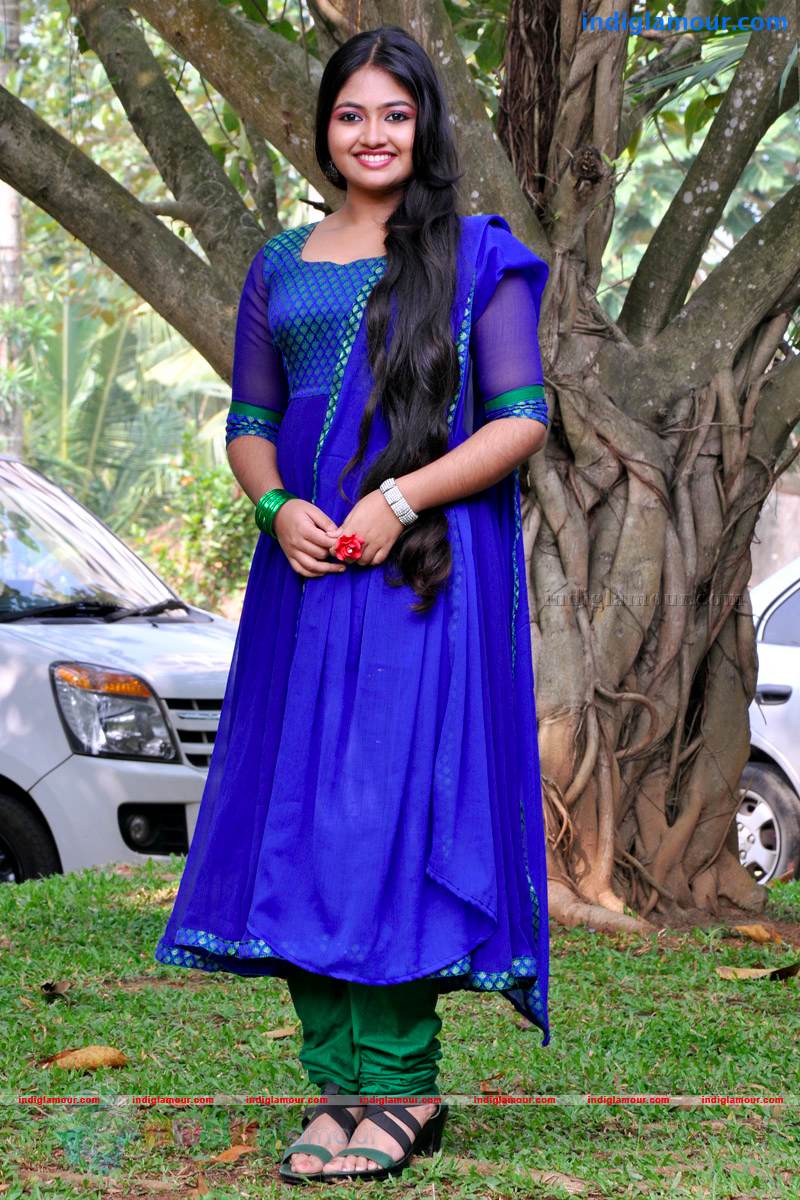 Shaalin Actress hd photo