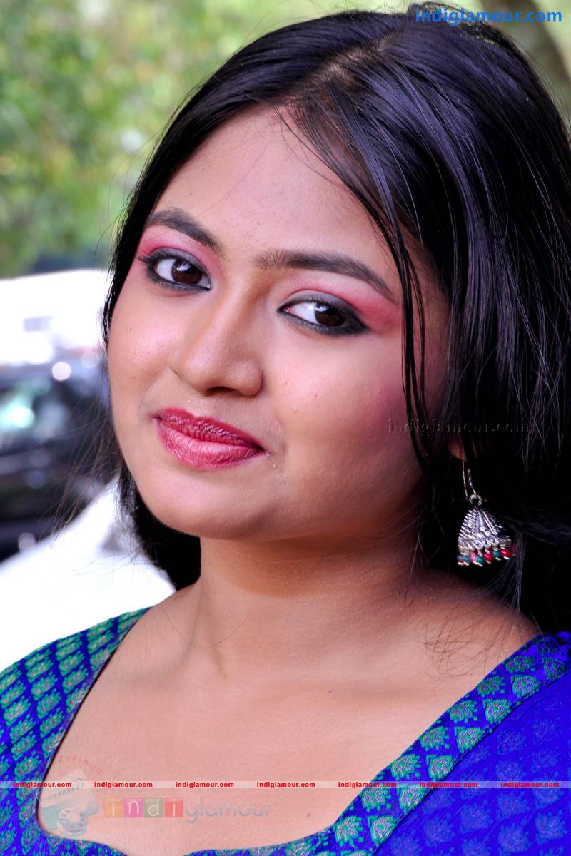 Shaalin Actress hd photo