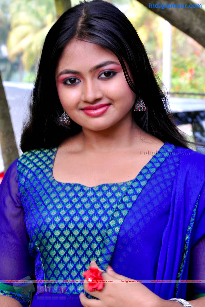 Shaalin Actress hd photo