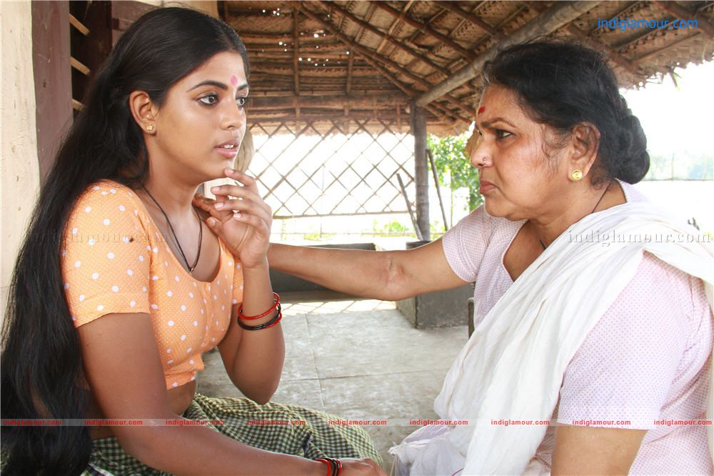 Iniya Actress hd photo