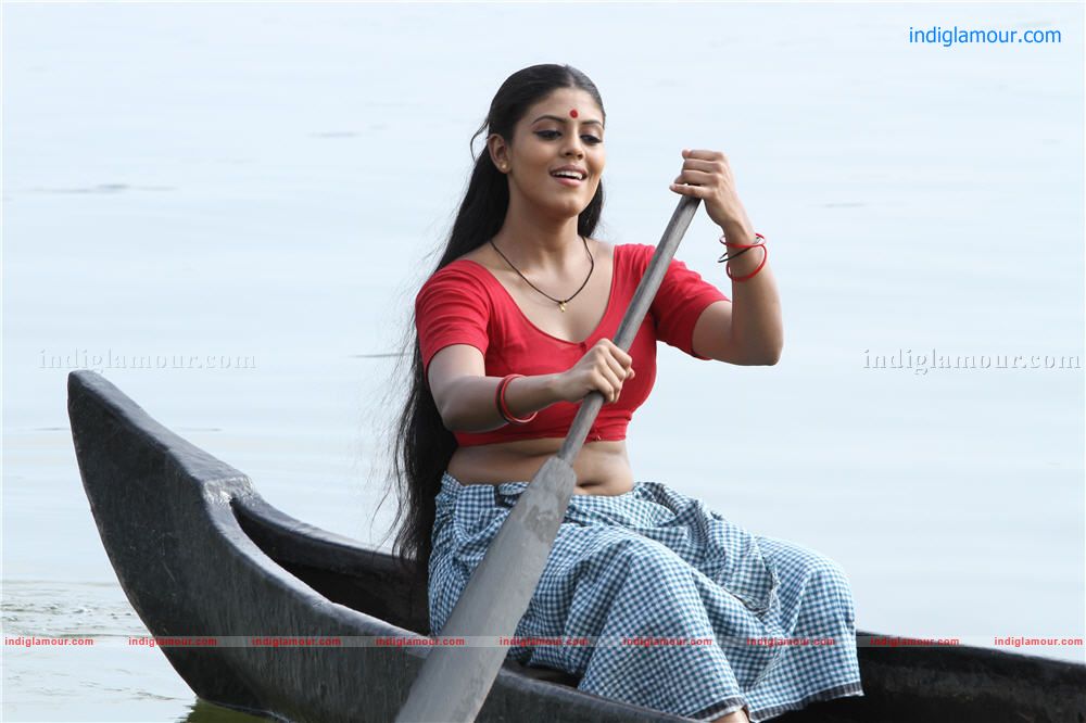 Iniya Actress hd photo