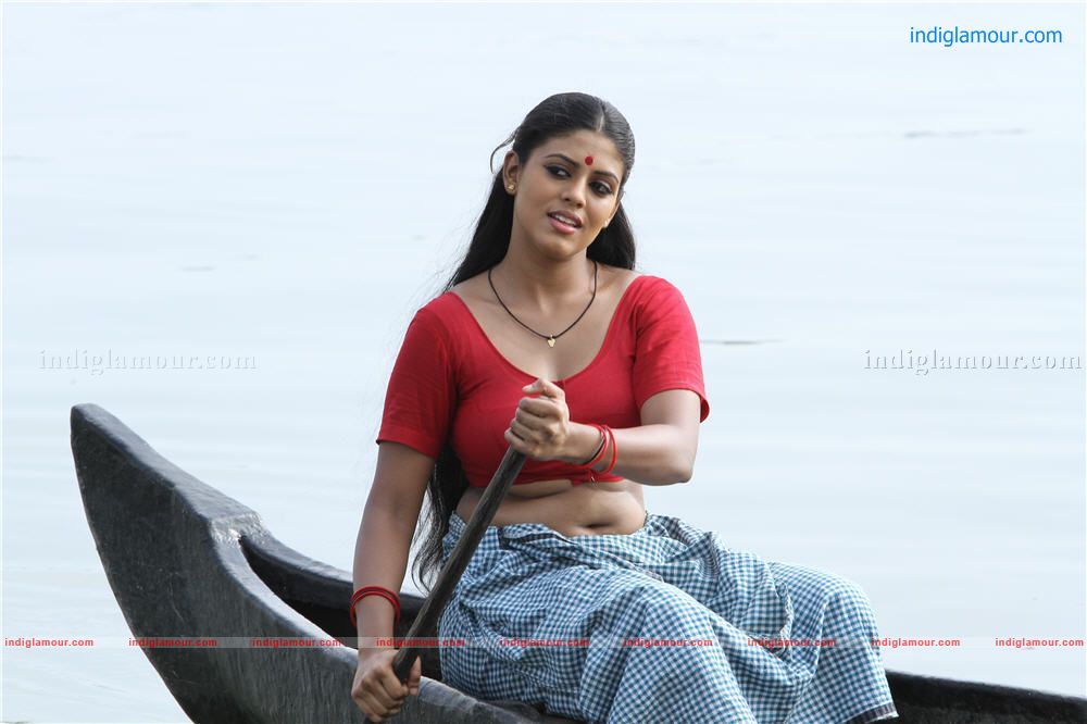 Iniya Actress hd photo