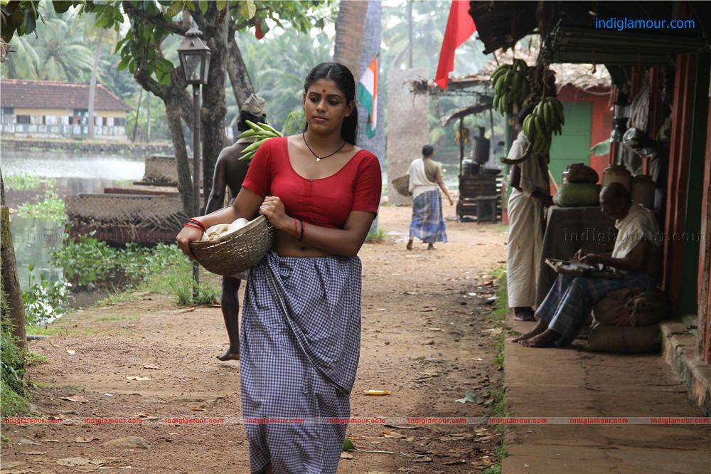 Iniya Actress hd photo