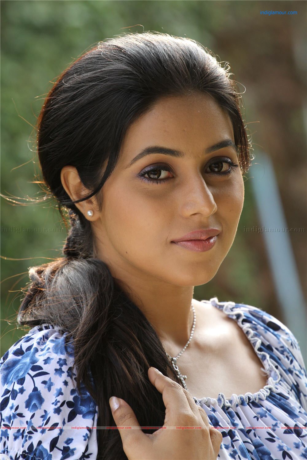Poorna Actress hd photo