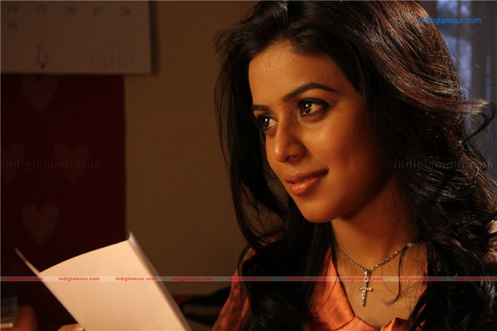 Poorna Actress hd photo