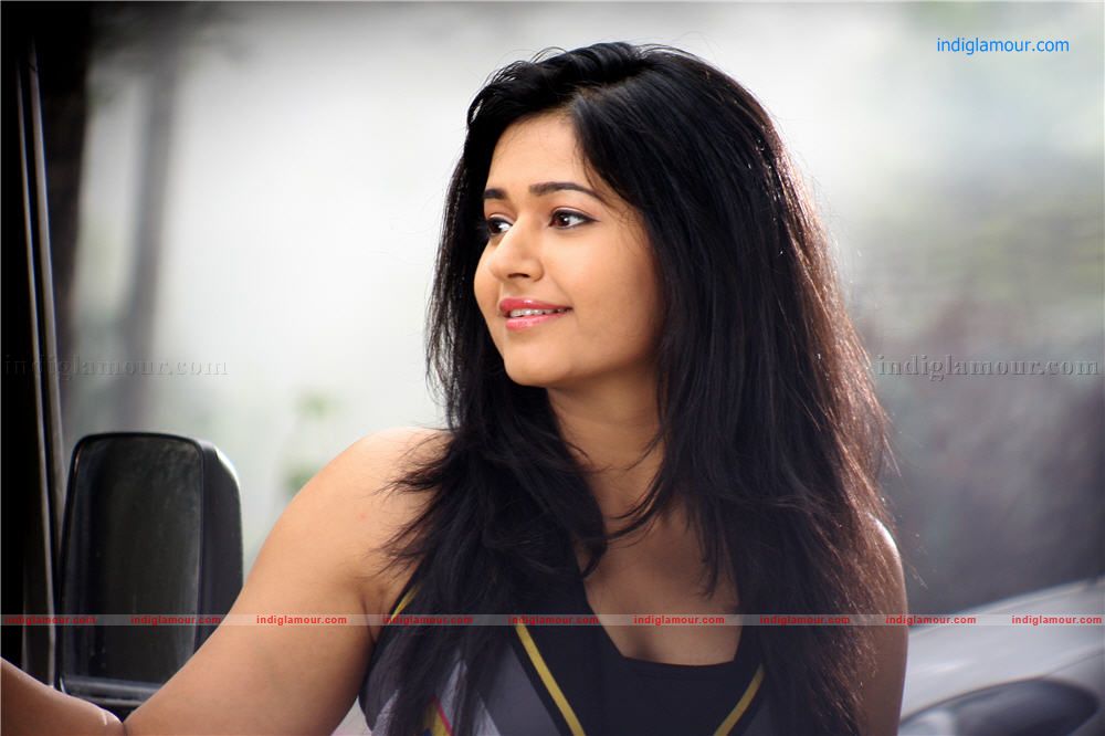 Poonam Bajwa Actress hd photo
