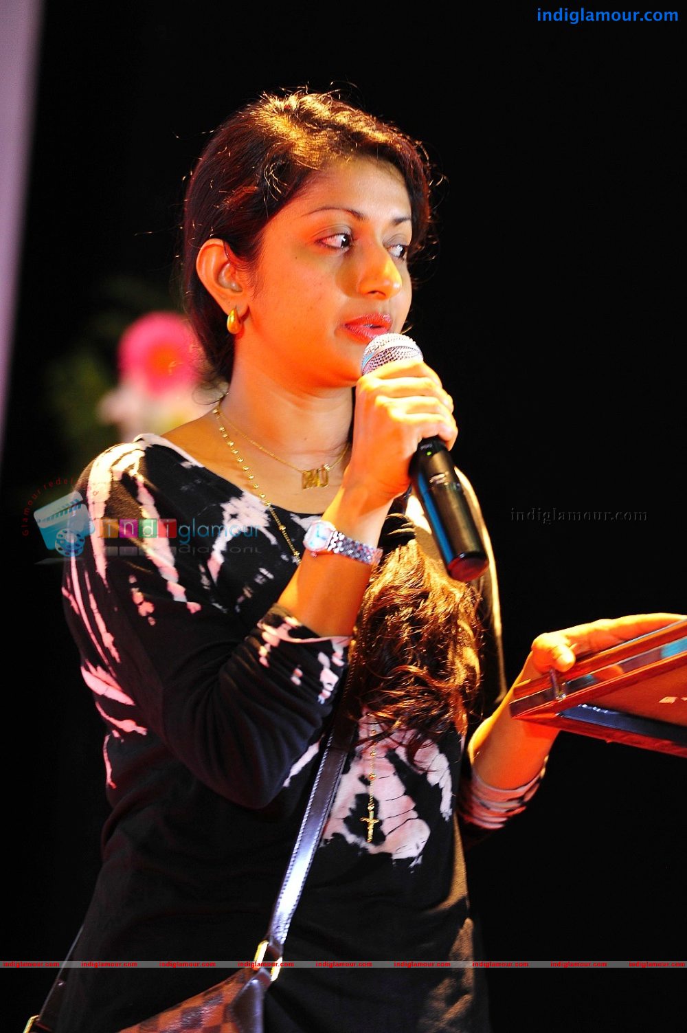 Meera Jasmine Actress hd photo