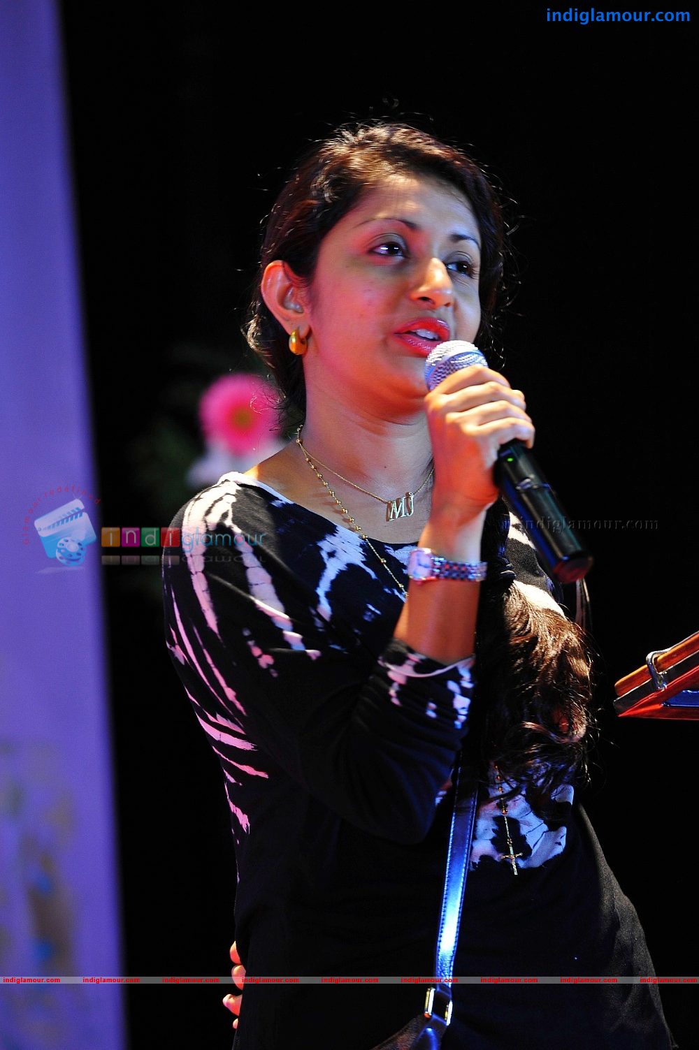 Meera Jasmine Actress hd photo