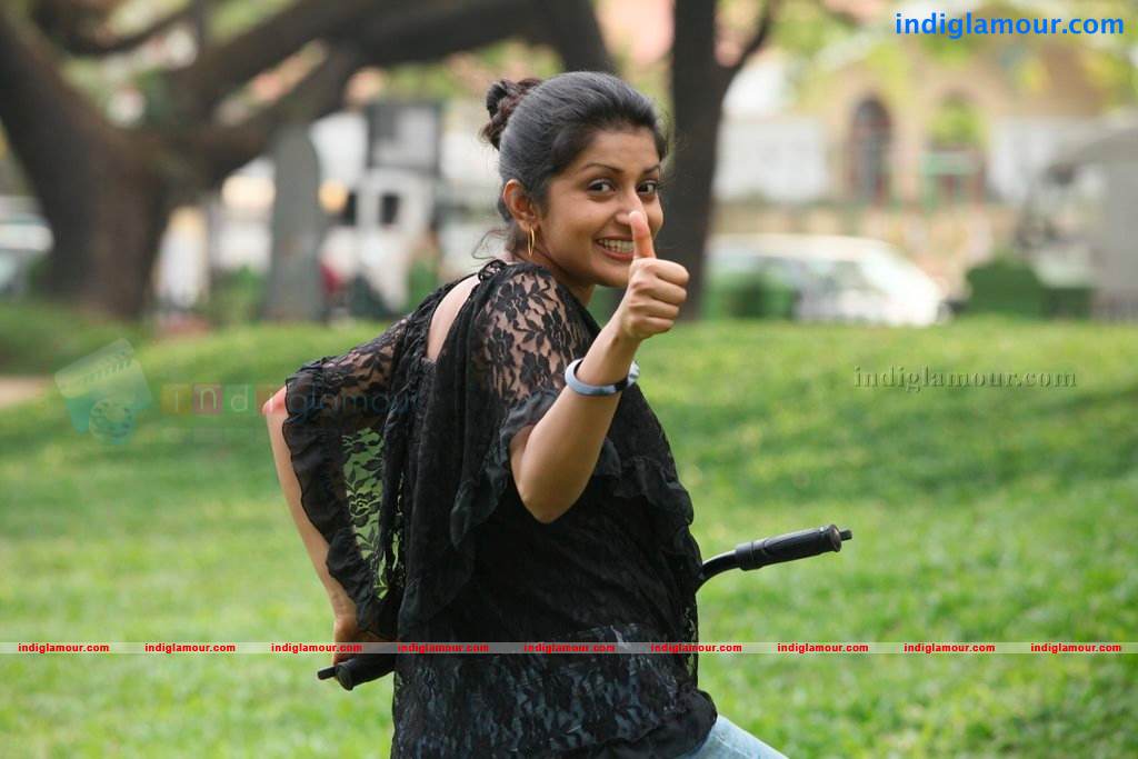 Meera Jasmine Actress hd photo