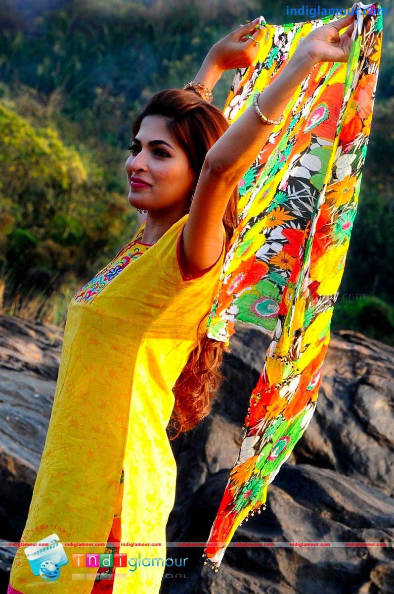 Parvathy Omanakuttan Actress hd photo