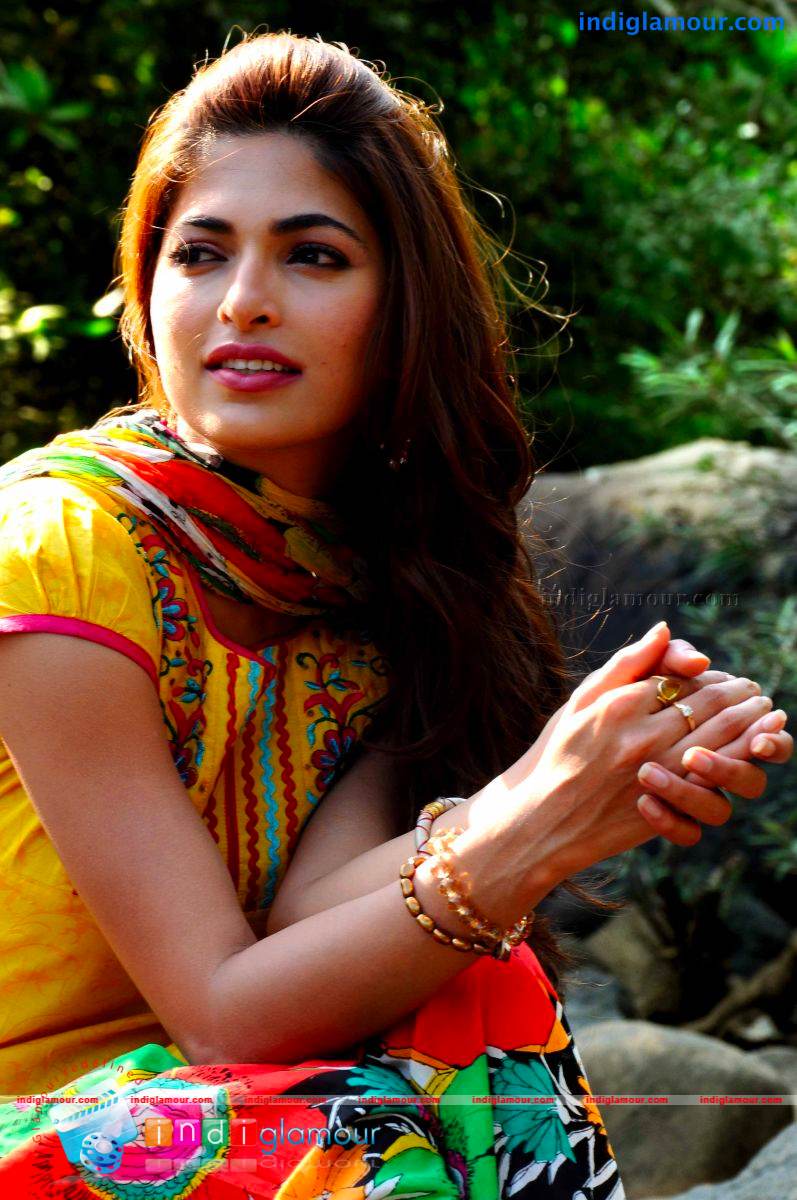 Parvathy Omanakuttan Actress hd photo