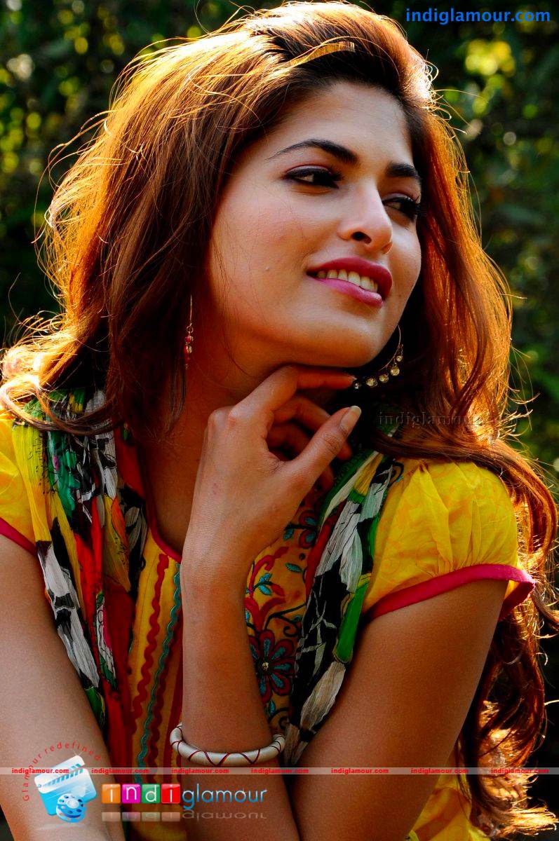 Parvathy Omanakuttan Actress hd photo