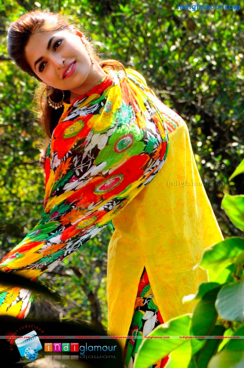 Parvathy Omanakuttan Actress hd photo