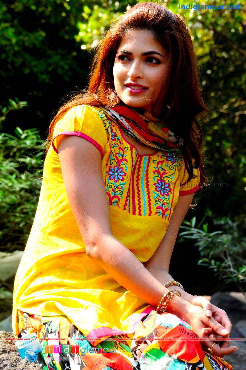 Parvathy Omanakuttan Actress hd photo