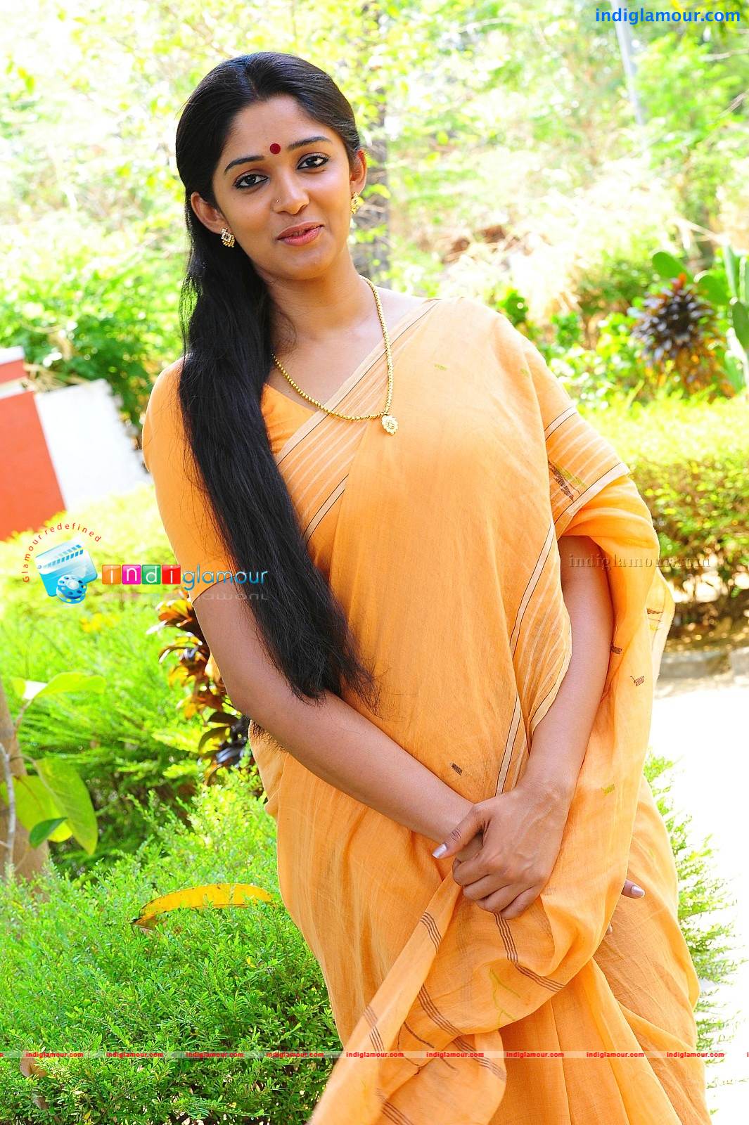 Nyla Usha Actress hd photo
