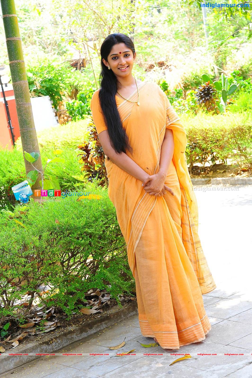 Nyla Usha Actress hd photo