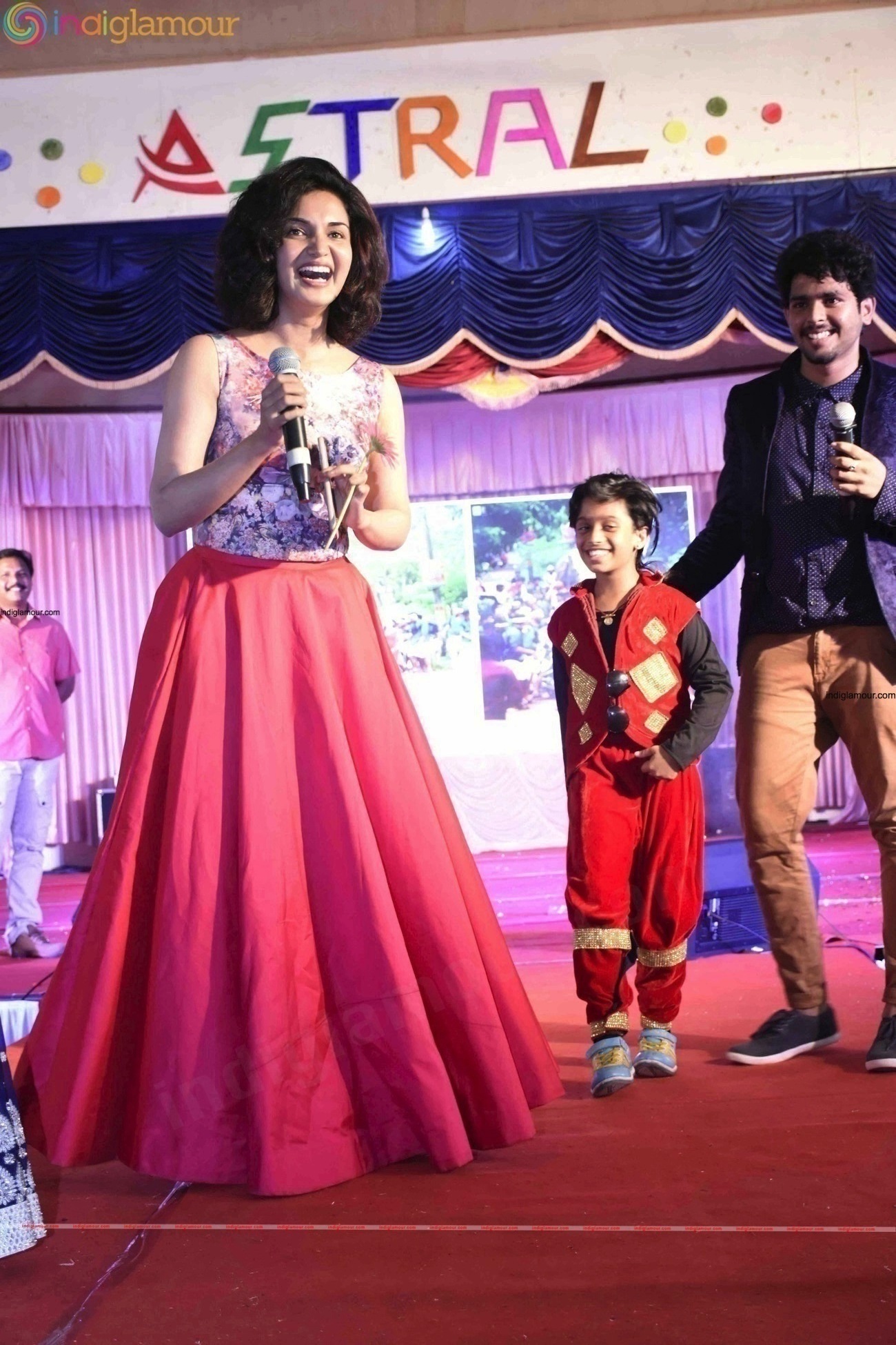 Honey Rose Actress hd photo