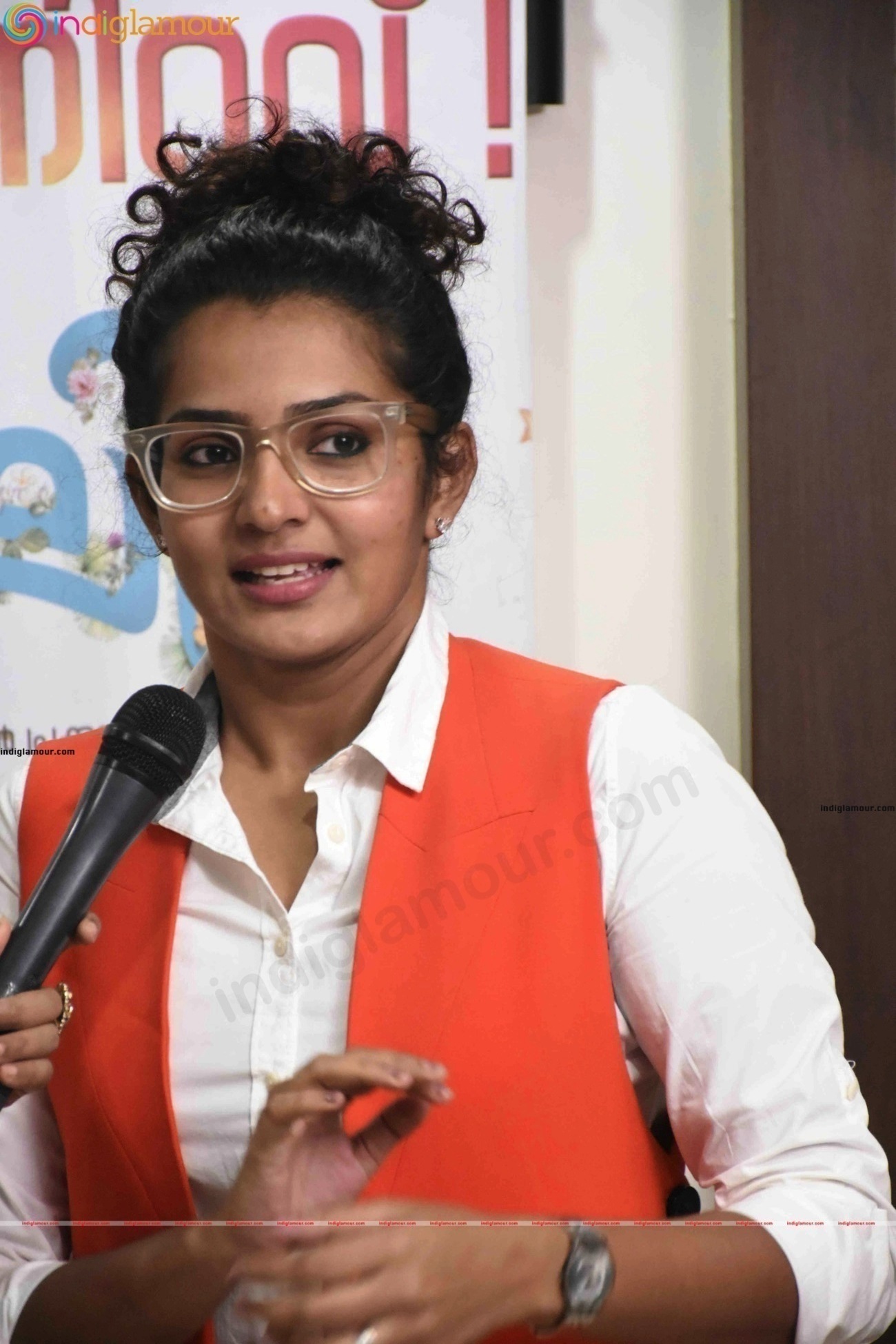 Parvathy Actress hd photo