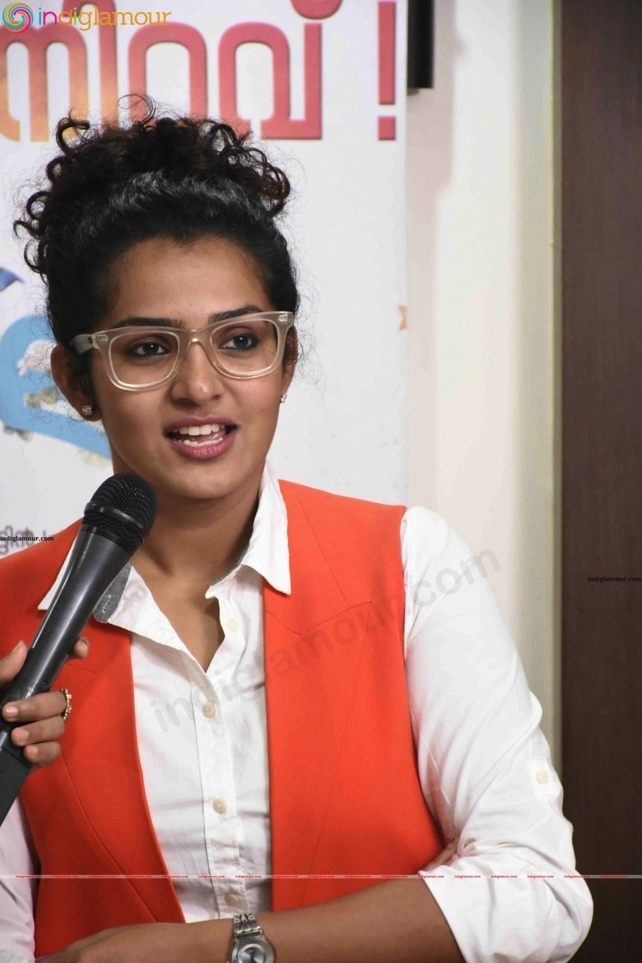 Parvathy Actress hd photo