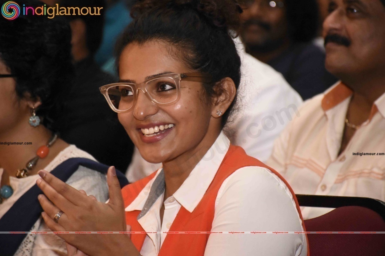 Parvathy Actress hd photo