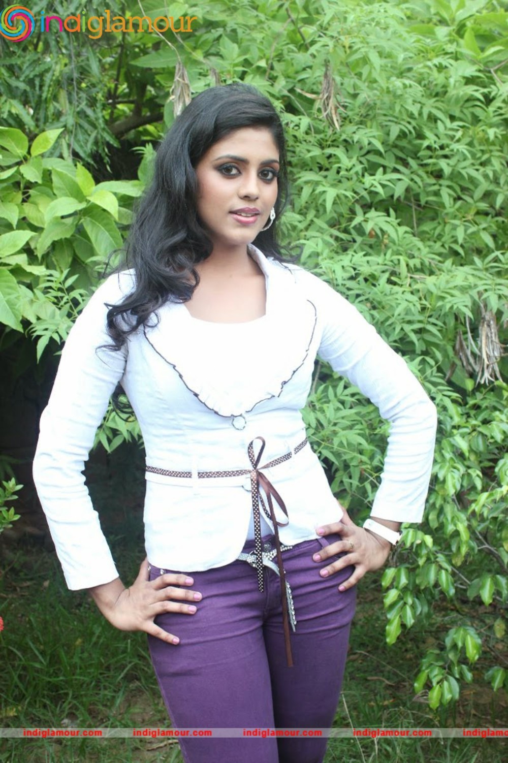 Iniya Actress hd photo