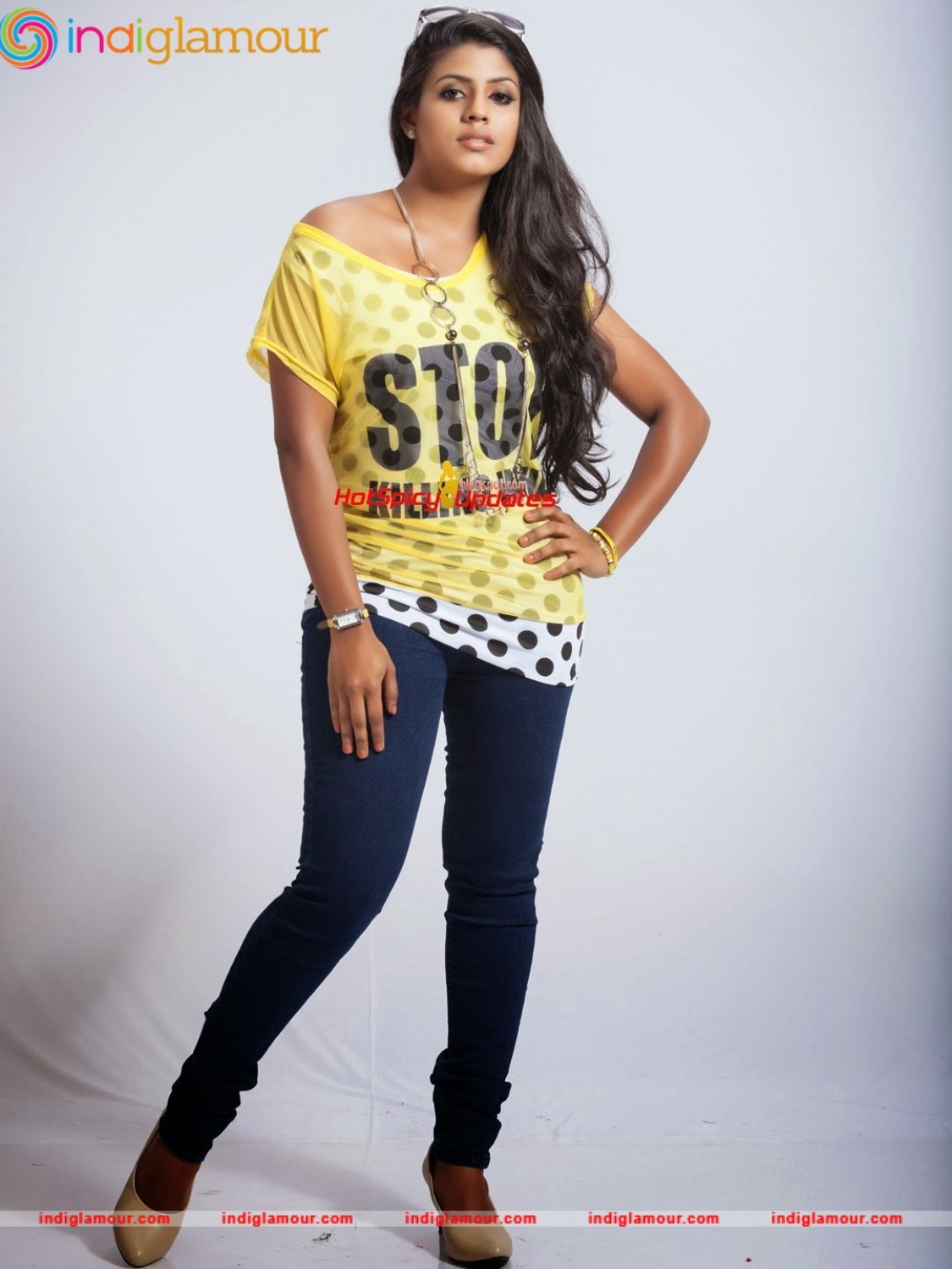 Iniya Actress hd photo