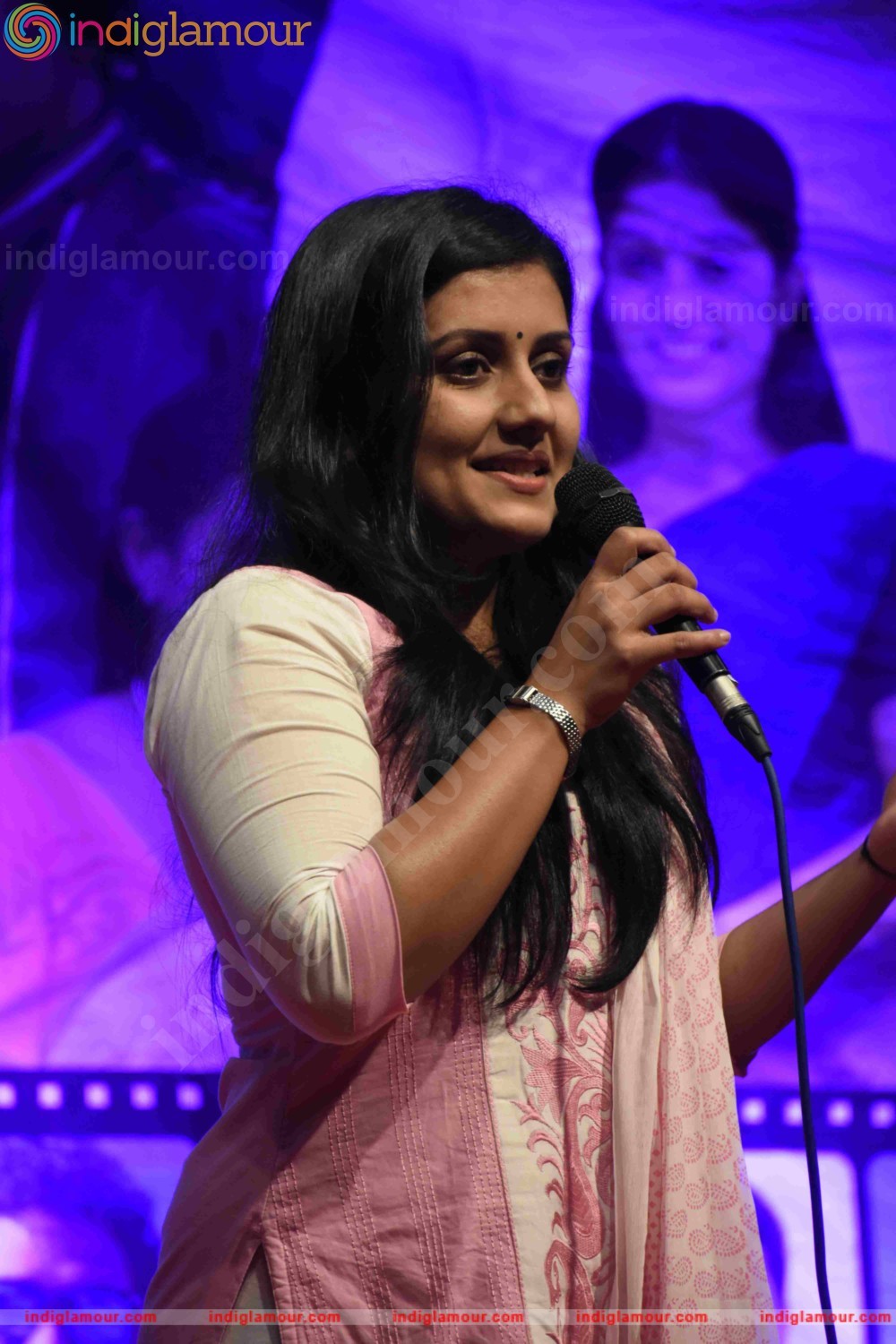 Sarayu Actress hd photo