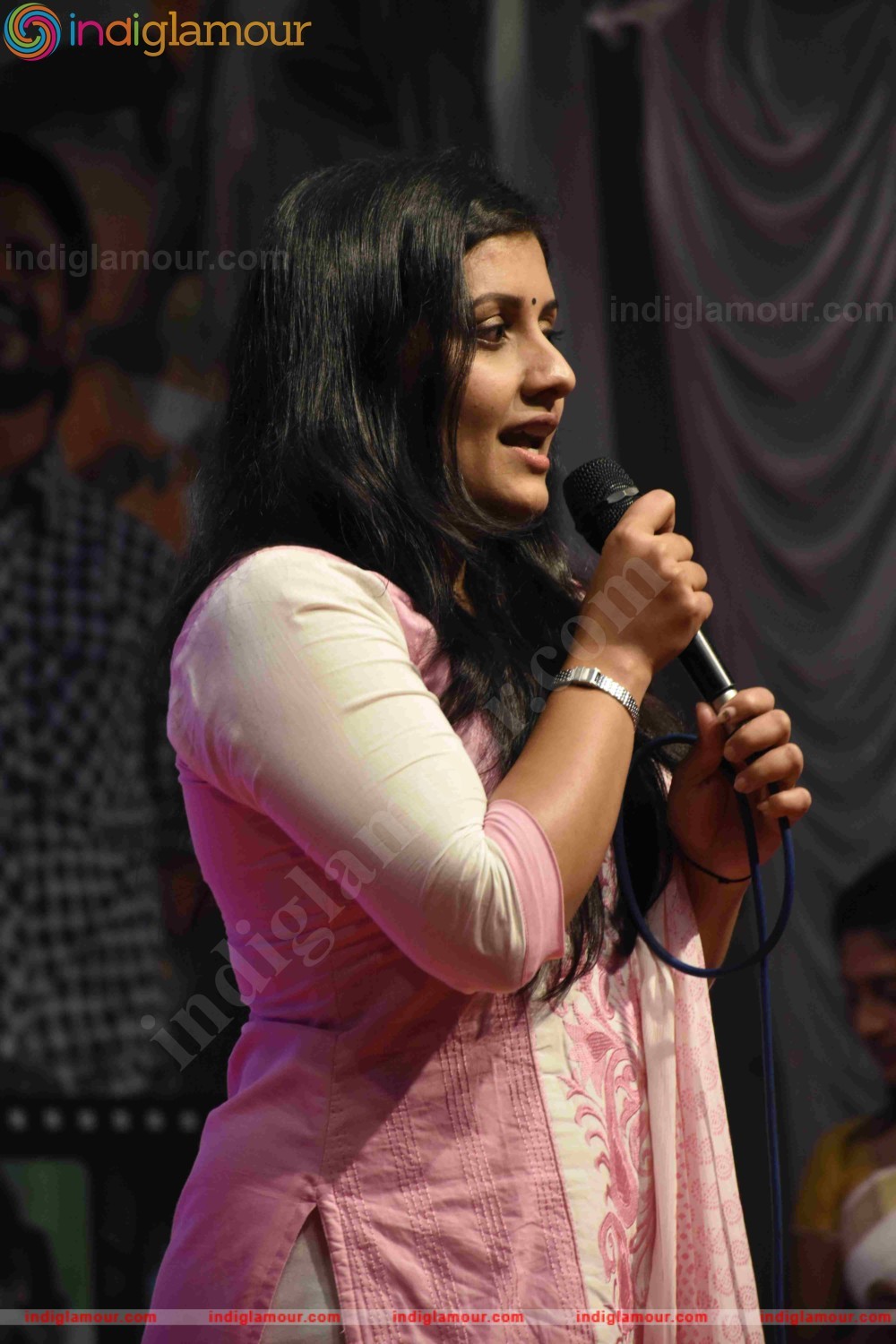 Sarayu Actress hd photo