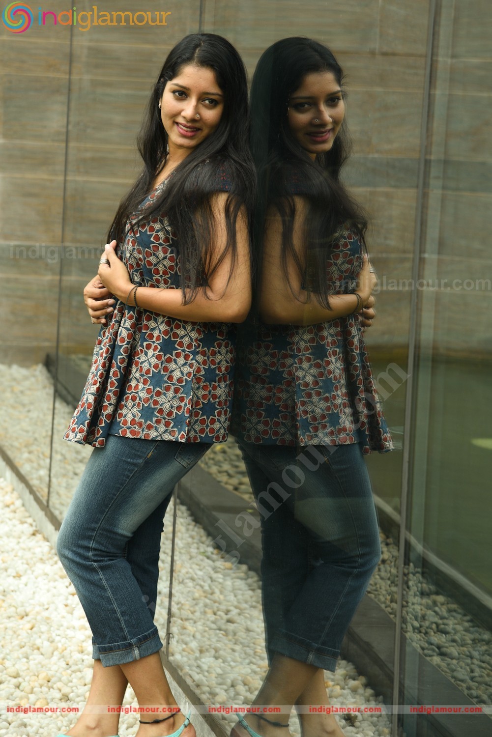 Anumol Actress hd photo