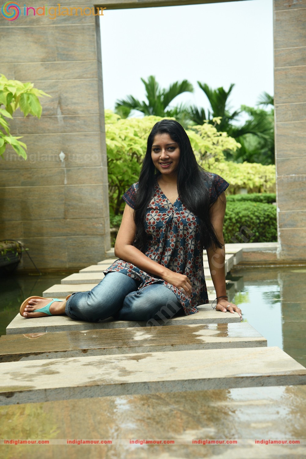 Anumol Actress hd photo