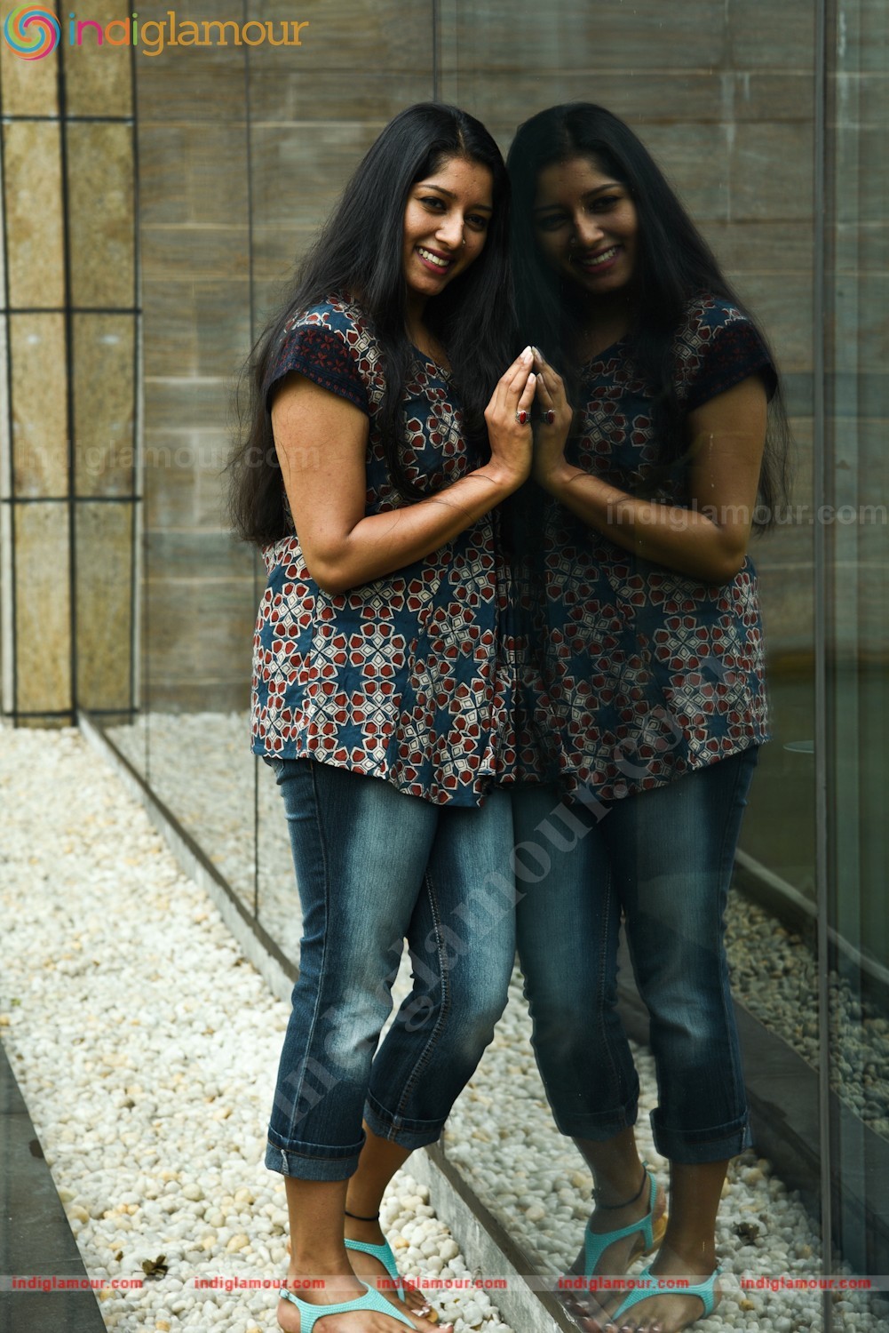 Anumol Actress hd photo
