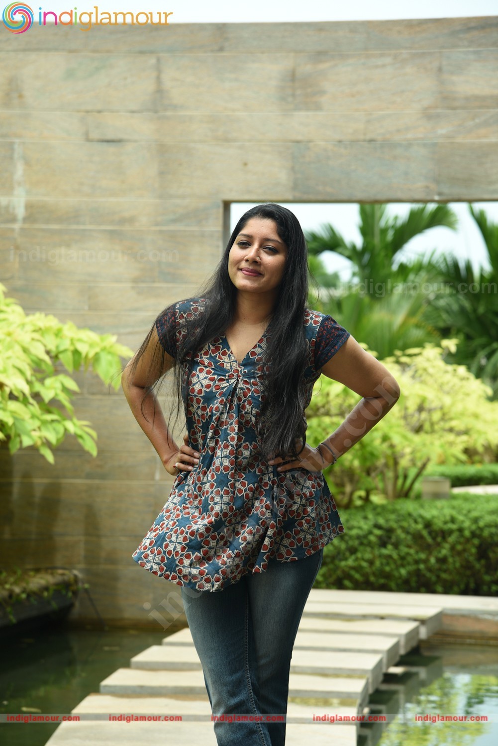 Anumol Actress hd photo