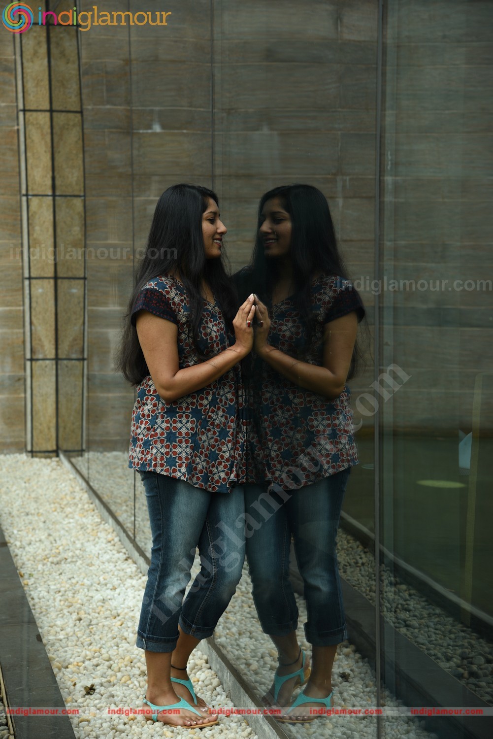 Anumol Actress hd photo