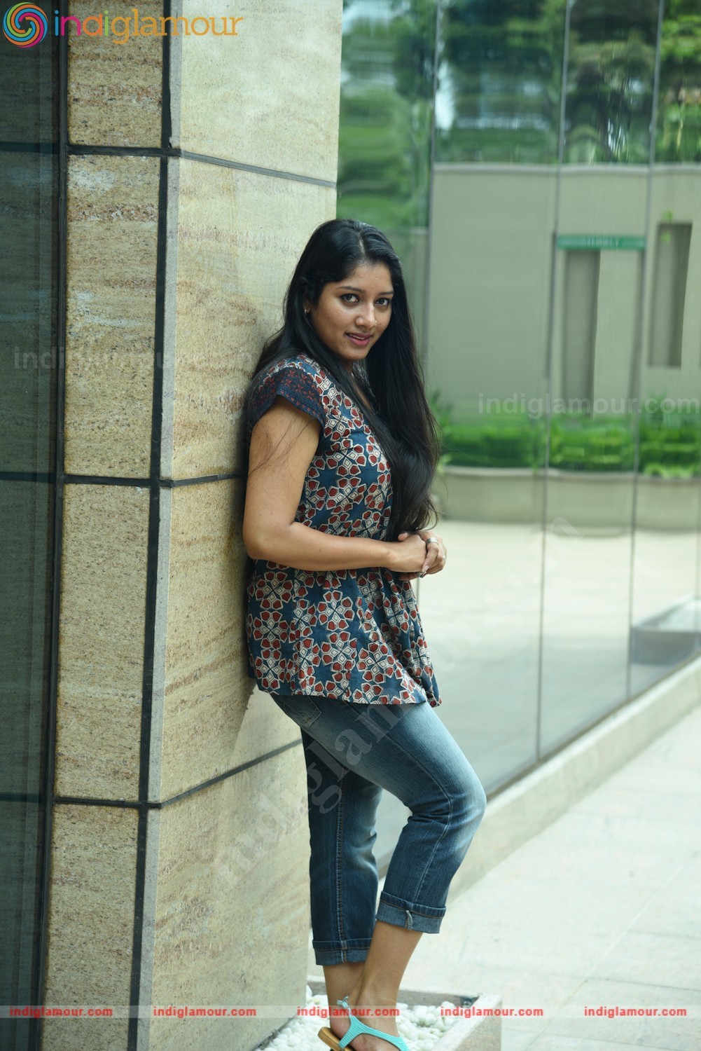 Anumol Actress hd photo