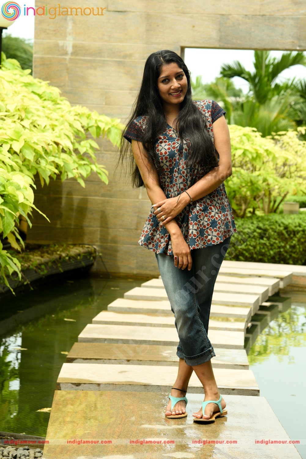 Anumol Actress hd photo